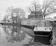 858378 Gezicht op de Stadsbuitengracht te Utrecht, met de ark van het Gemeentelijk Lyceum (Thorbecke ...